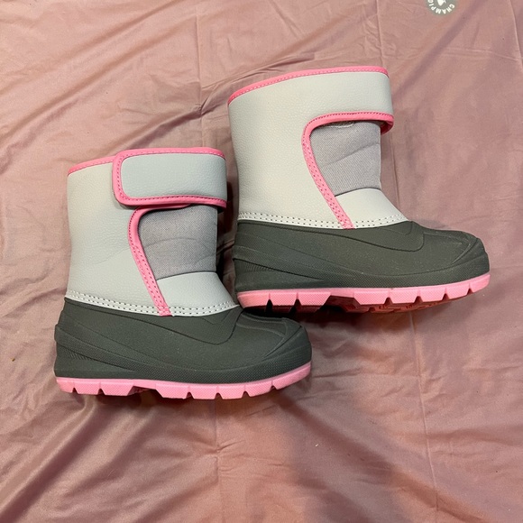 Cat & Jack Toddler Girls’ Lenny Winter Boots - Picture 3 of 6